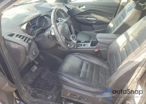 2019 Ford Escape Titanium z USA, uszkodzony, nr VIN 1FMCU9J99KUA85351